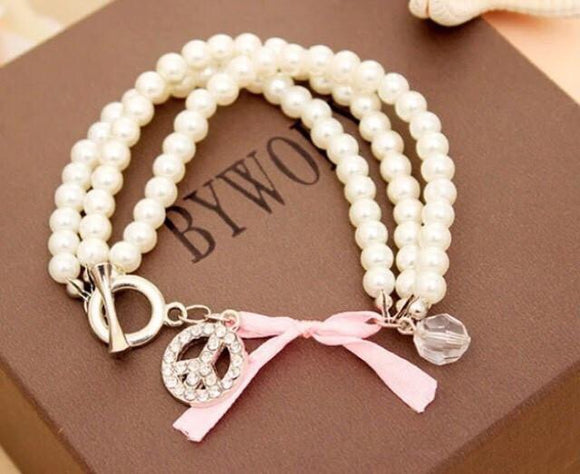 White pearl with a bow bracelet