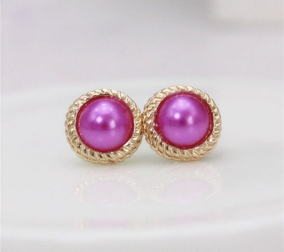 Pearl stud earrings with a gold frame